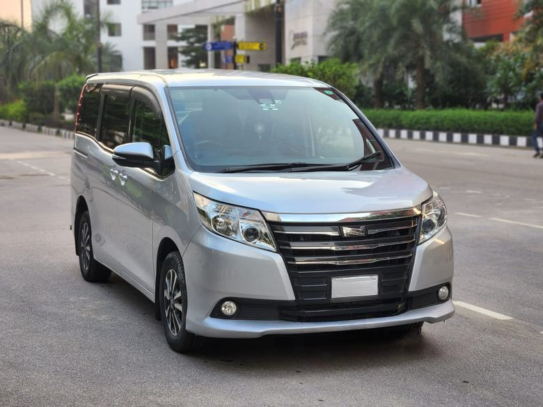 Toyota Noah X Smart Octane 2017