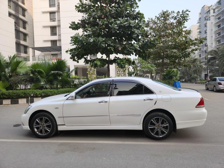 Toyota Crown sunroof 2004