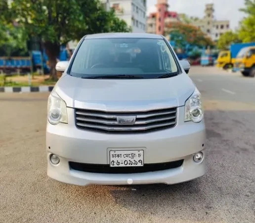 Toyota Noah X 2012