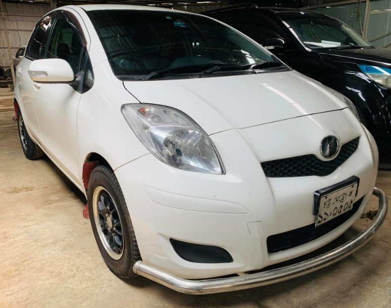 TOYOTA  VITZ  - 2008