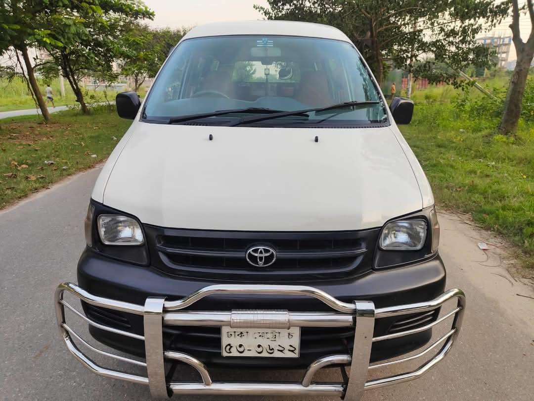 Toyota Noah  2005