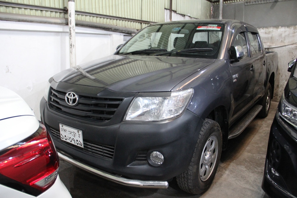 Toyota Hilux Double cabin Pickup 2011