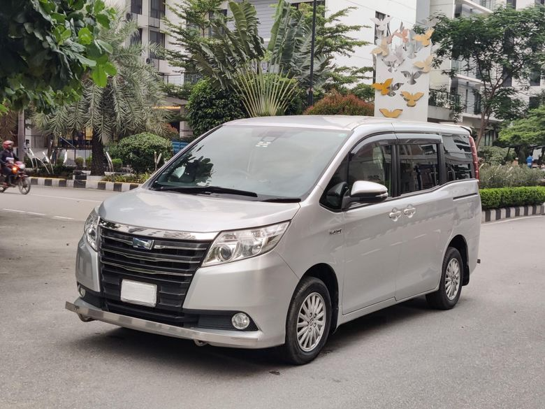 Toyota Noah SI full fresh hybrid 2017