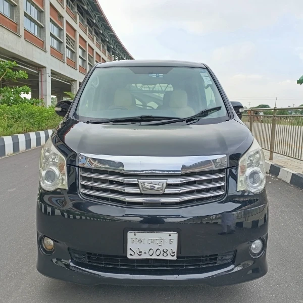 TOYOTA X NOAH 2010 in Black.