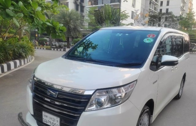 Toyota Noah SI Push Super Fresh 2014