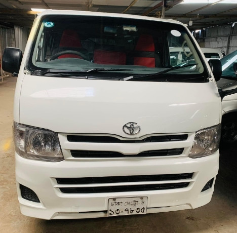 TOYOTA TRH HIACE GL 2005