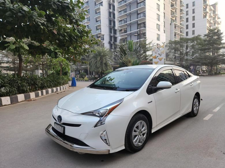 Toyota Prius . 2016