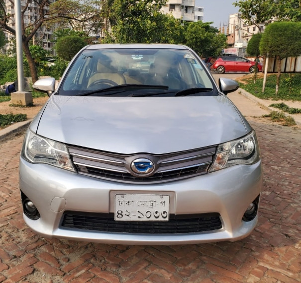 Toyota Axio-Hybrid 2013